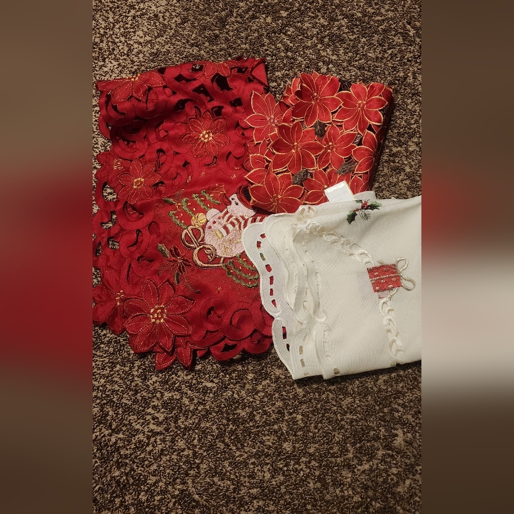 2 table runner. 1 square